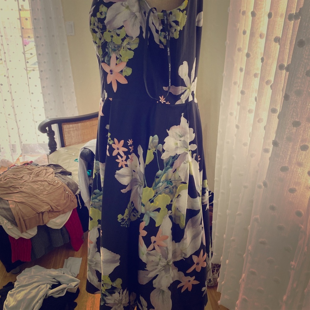 Pleated sleeveless spring dress flower print